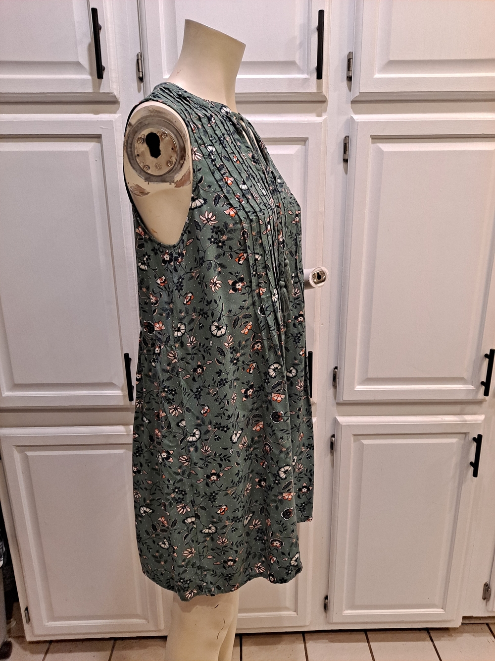 Old Navy Olive Green White Black Floral Mini Dress Boho Pleated Sleeveless - Picture 6 of 10